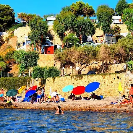 Sanfilippo مكان تخييم تْشيفالو