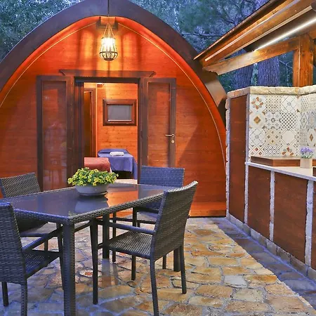 مكان تخييم Sanfilippo تْشيفالو